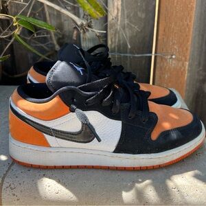 Air Jordan Low “Shattered Backboard”